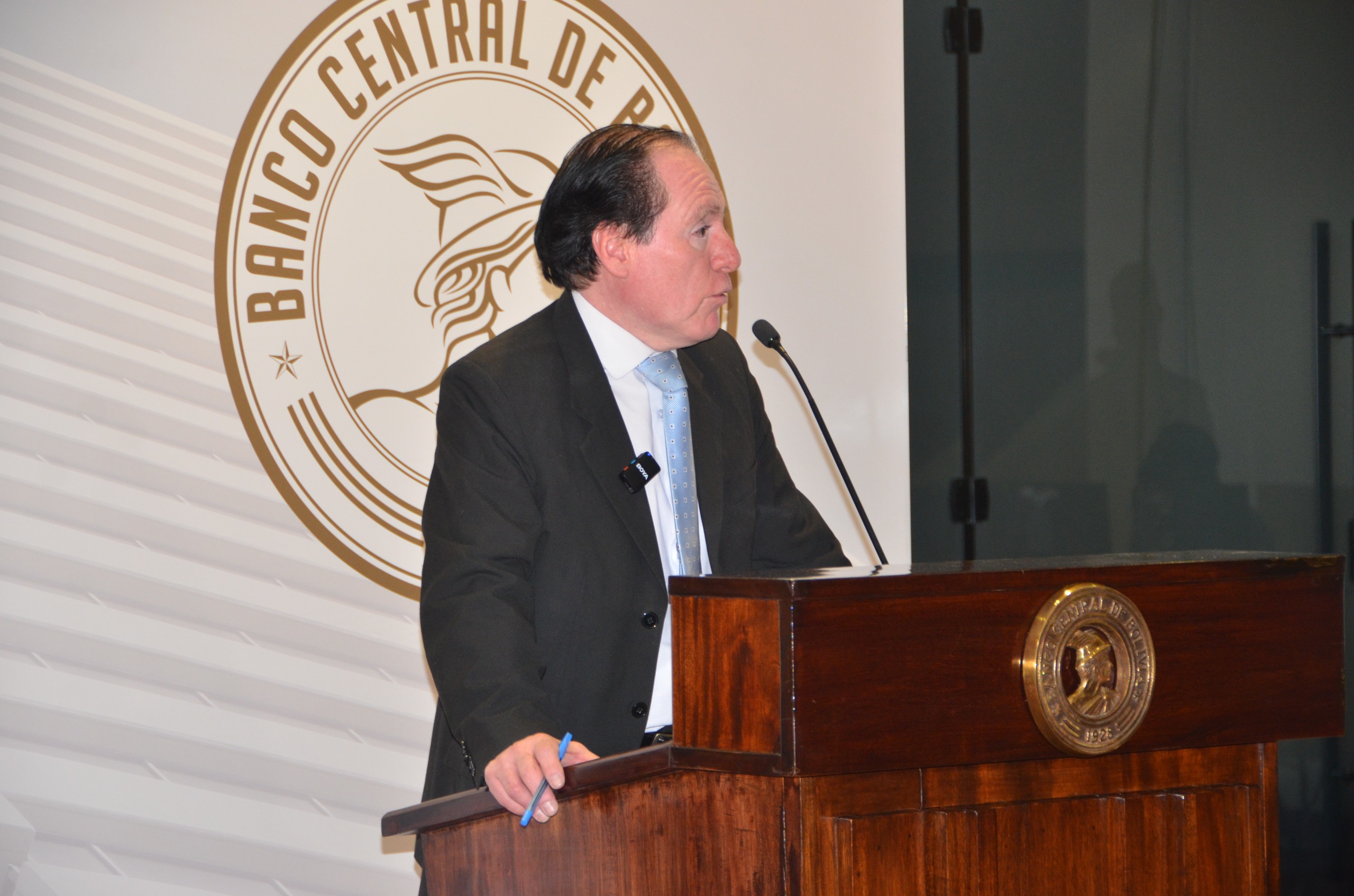 BCB EVALÚA REGIMEN CAMBIARIO